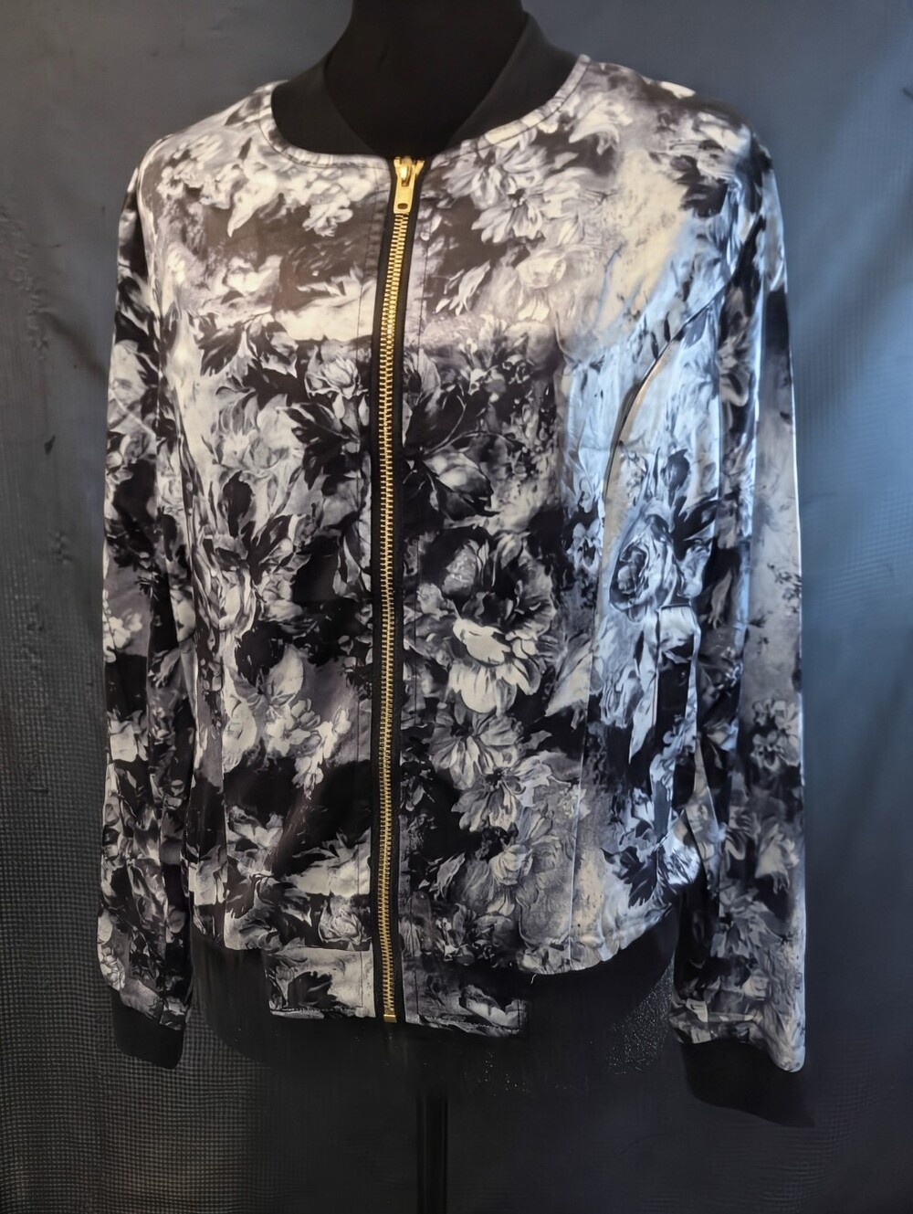Allegra K Black & White Floral Satin Bomber Jacket with Gold Zipper (A29)